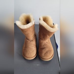 Ugg Bailey Button Tan Boot